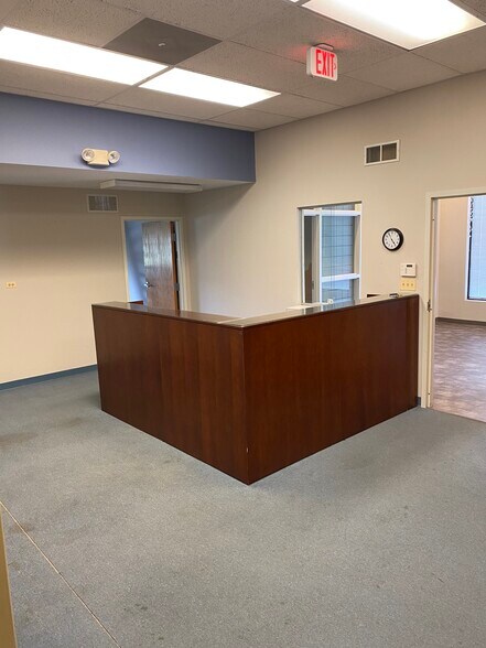 More Photos Of 750-754 Center Rd, Frankfort Office For Lease