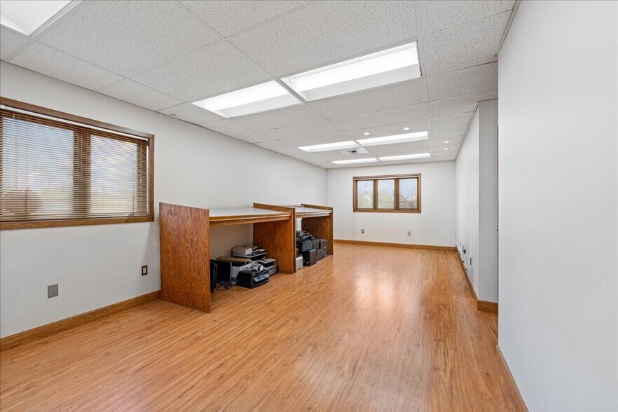 More Photos Of 980 Deere St, Fairbanks Warehouse For Sale