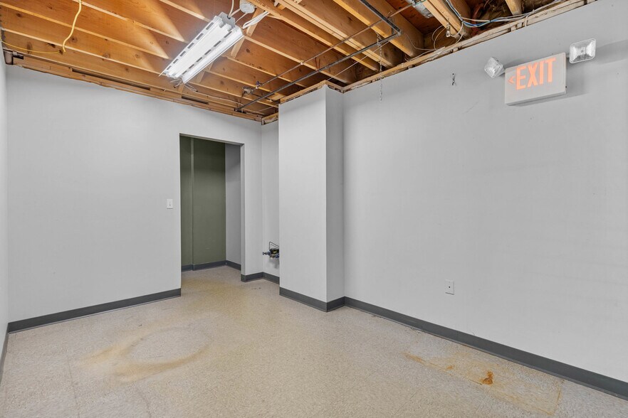 More Photos Of 1450 E Ridge Rd, Rochester Freestanding For Sale