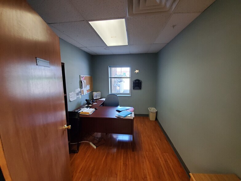 More Photos Of 200 Geiger Rd, Philadelphia Warehouse For Lease