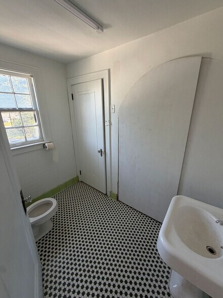 More Photos Of 4058 State St, Saginaw Office For Sale