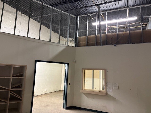 More Photos Of 75 W Main St, Springfield Showroom For Lease
