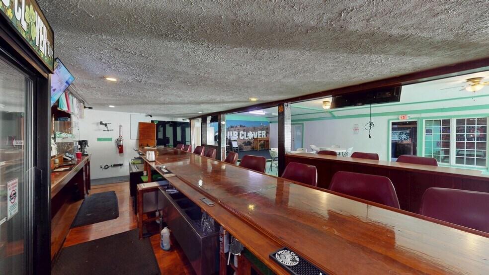 More Photos Of 185 Orange St, Mansfield Bar For Sale