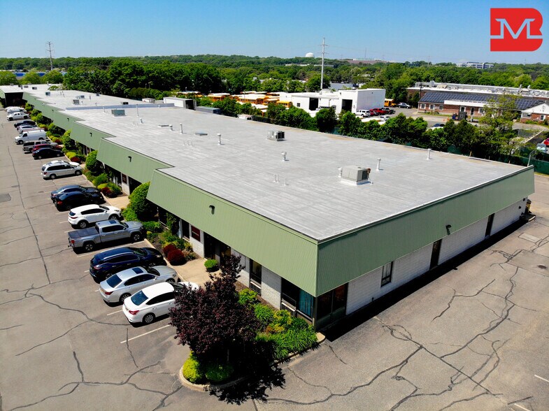 More Photos Of 60-90 Bridge Rd, Islandia Warehouse For Lease