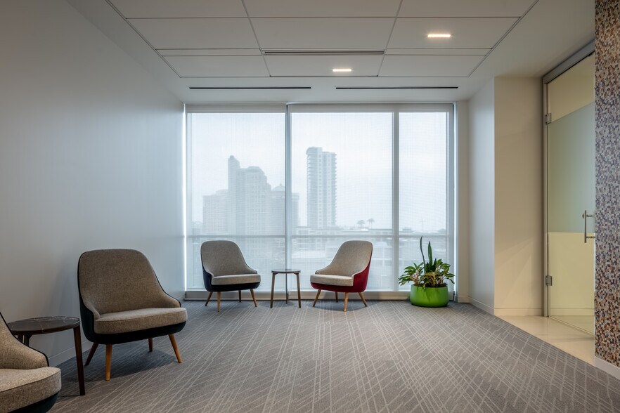 More Photos Of 1401 McKinney St, Houston Office For Lease