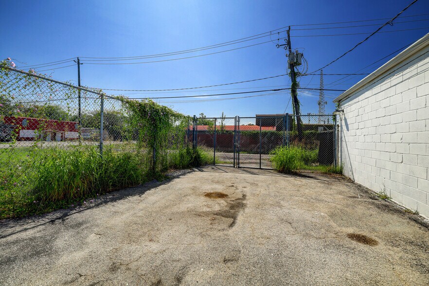 More Photos Of 905 W Main St, La Porte Warehouse For Sale