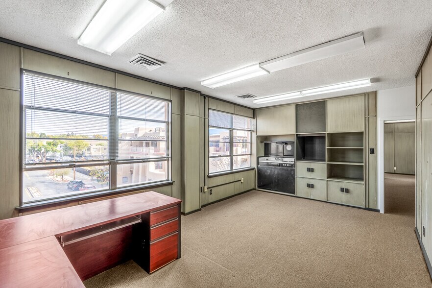 More Photos Of 142 W Palace Ave, Santa Fe Office Residential For Sale