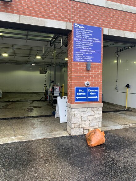 More Photos Of 5600 New Wilke Rd, Rolling Meadows Carwash For Sale