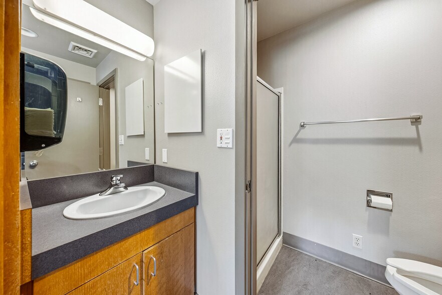 More Photos Of 537 Murphy Rd, Medford Medical For Lease