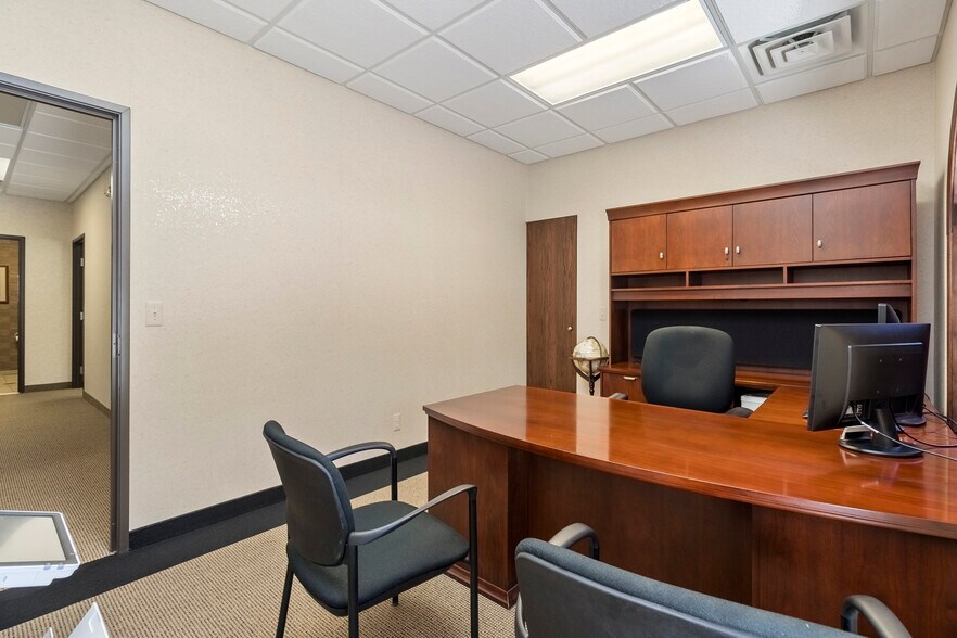 More Photos Of 33 Hiram St, Lake Orion Medical For Lease