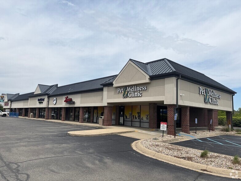 More Photos Of 10224-10242 E US Highway 36, Avon Storefront For Lease