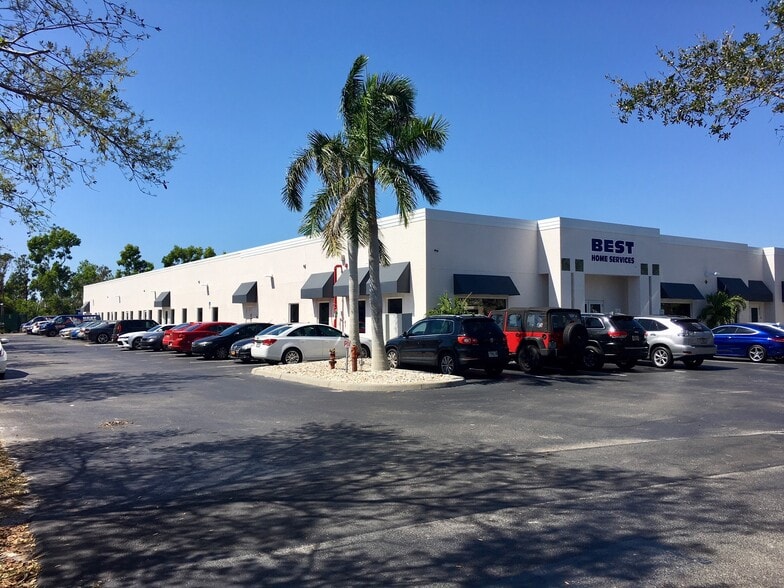 More Photos Of 1455 Rail Head Blvd, Naples Warehouse For Lease