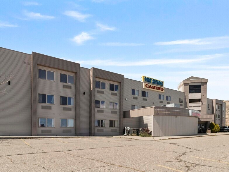 More Photos Of 1800 Poker St, Jackpot Hotel For Sale