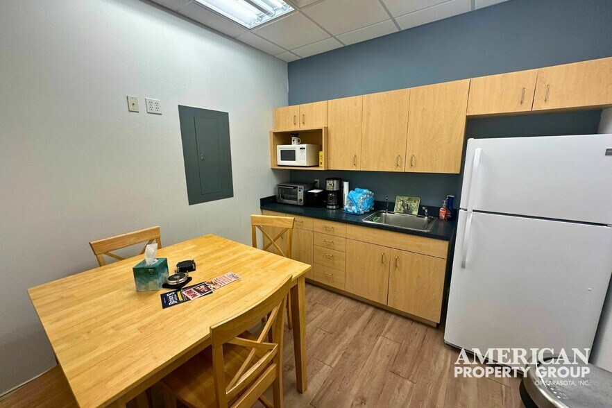 More Photos Of 5672-5674 Marquesas Cir, Sarasota Medical For Sale