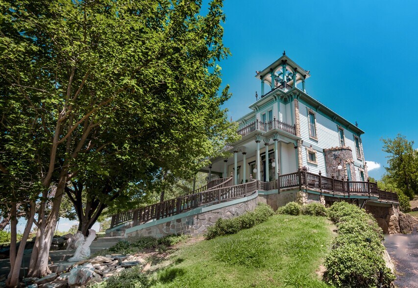 More Photos Of 310 Ball Park Loop, Denison Hospitality For Sale