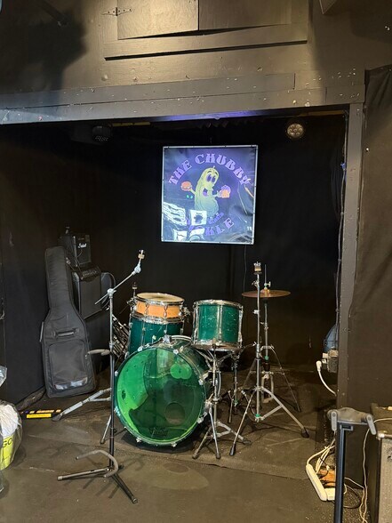 More Photos Of 23 Bay Ave, Highlands Bar For Sale