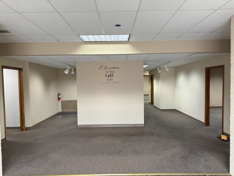 More Photos Of 1690 Huston Dr, Decatur Office For Sale