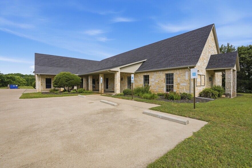 More Photos Of 914 Foster Ln, Weatherford Healthcare For Lease