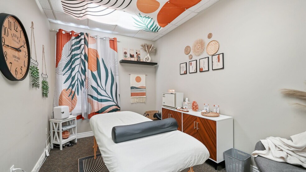 More Photos Of 891 W Baxter Dr, South Jordan Office For Sale