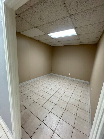 More Photos Of 1010 Villa Dr, Euless Storefront Retail Office For Lease