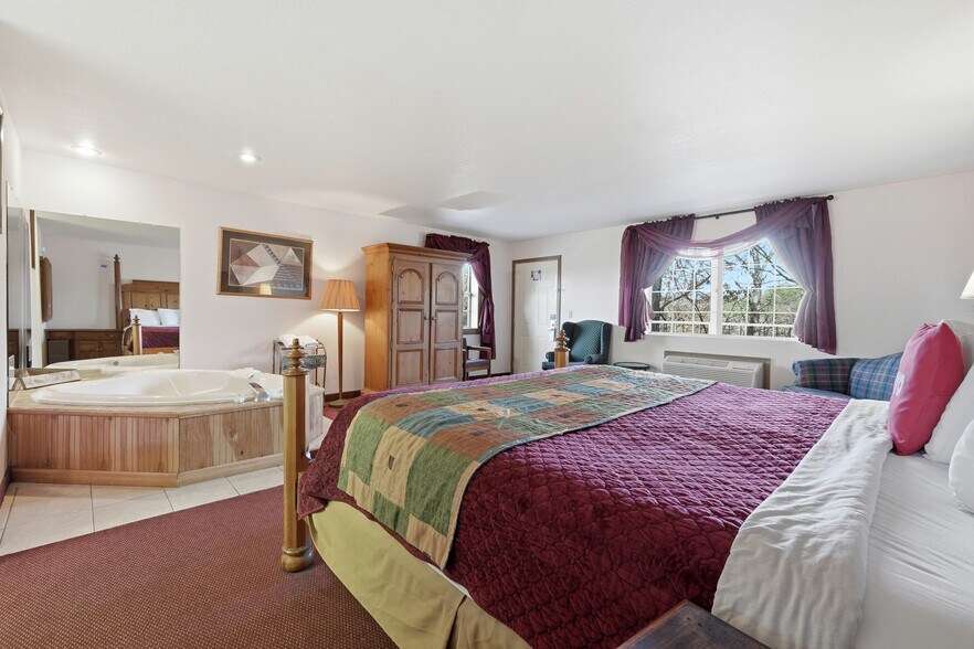 More Photos Of 3169 E Van Buren, Eureka Springs Hotel For Sale