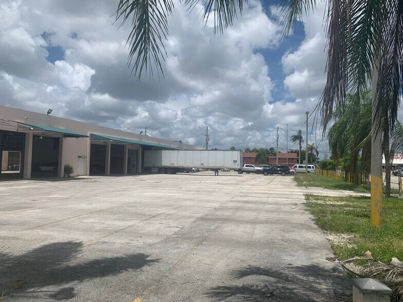 More Photos Of 3910-3915 NW 25th St, Miami Warehouse For Lease