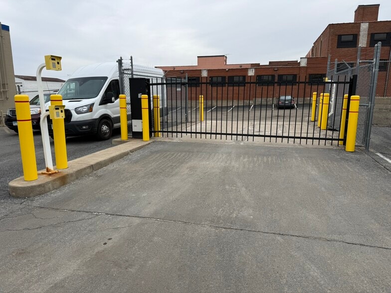 More Photos Of 615 Montgomery St, Saint Paul Self Storage For Lease