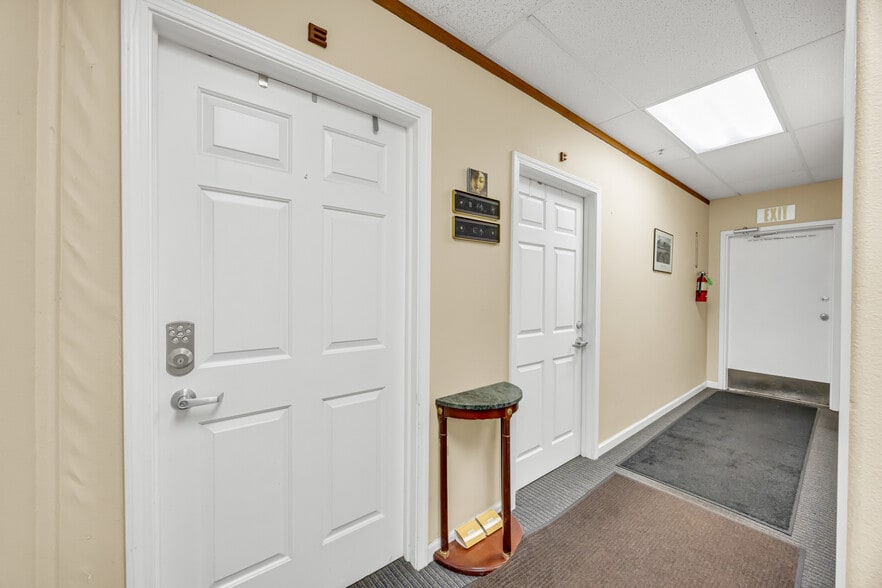 More Photos Of 1035-1043 Sutton Way, Grass Valley Office For Sale