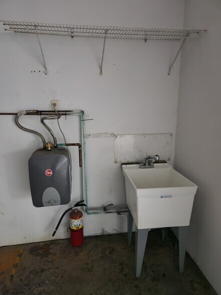 More Photos Of 3 Robinson Rd, Bow Light Distribution For Lease