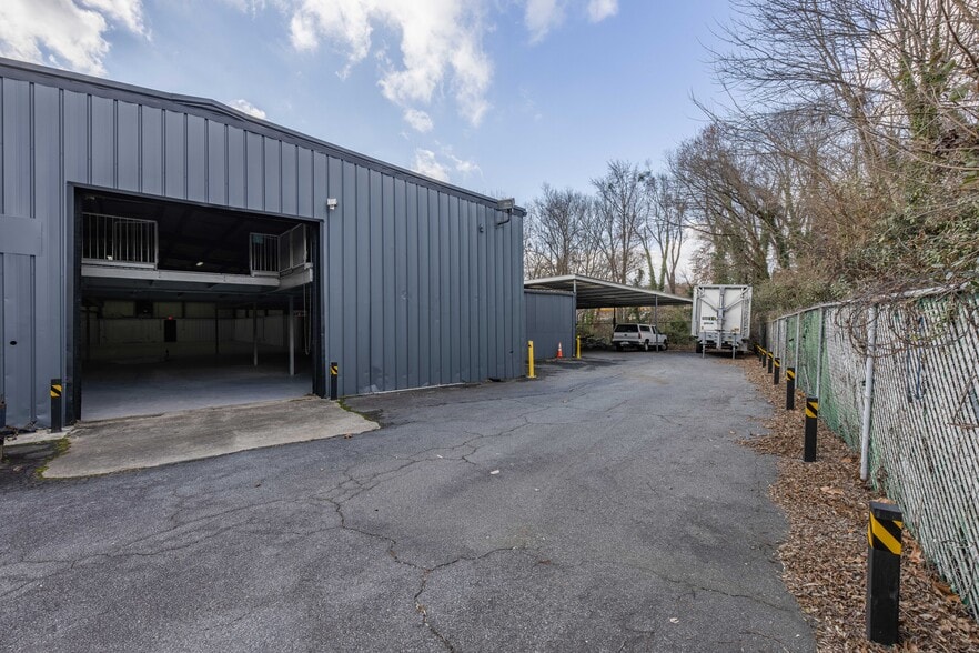 More Photos Of 508 Cobb Pky NE, Marietta Warehouse For Lease