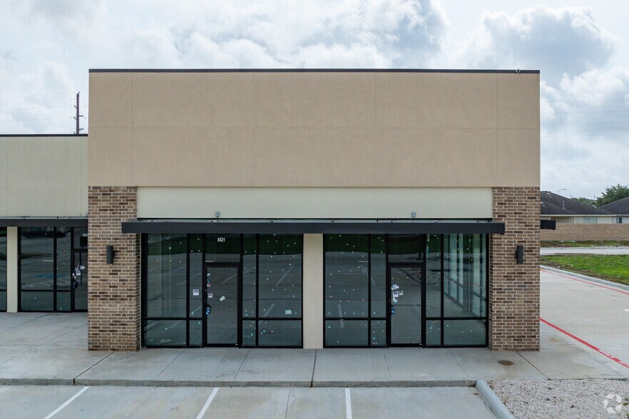 More Photos Of 8421 FM 521 Rd, Rosharon Storefront Retail Office For Lease
