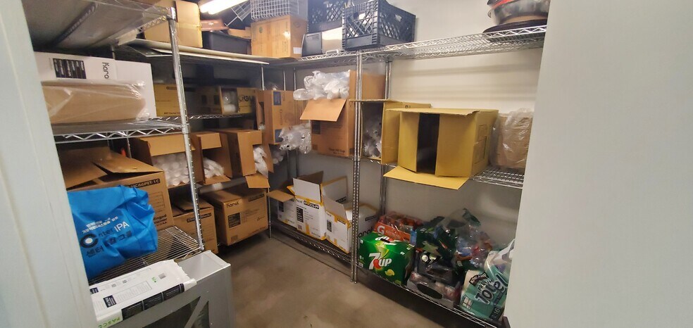 More Photos Of 921 Crocker St, Los Angeles Storefront Retail Office For Sale