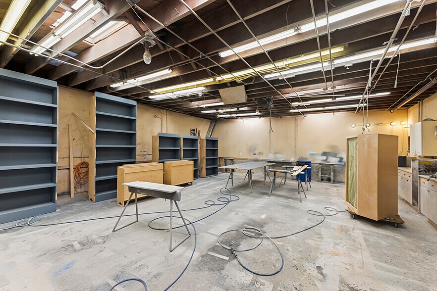 More Photos Of 7438 Varna Ave, North Hollywood Warehouse For Sale