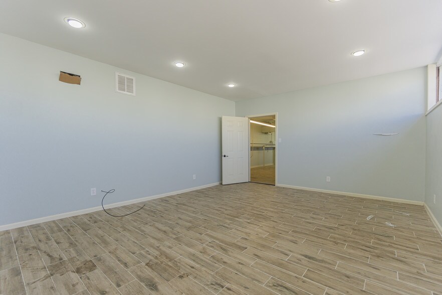 More Photos Of 2415 Church St, Galveston Light Distribution For Lease