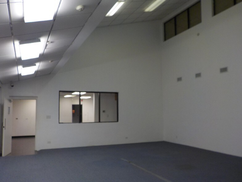 More Photos Of 3700 N 10th St, McAllen Office For Lease