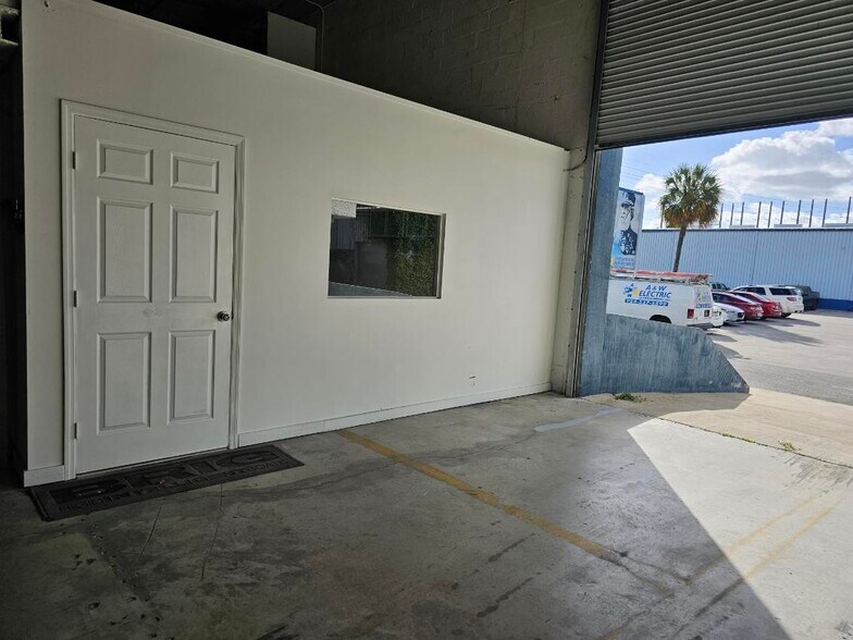 More Photos Of 3277 SE 14th Ave, Fort Lauderdale Warehouse For Lease