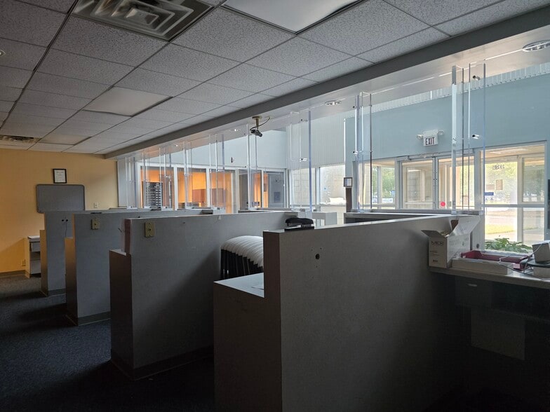 More Photos Of 3920 Whitebrook Dr, Memphis Bank For Sale