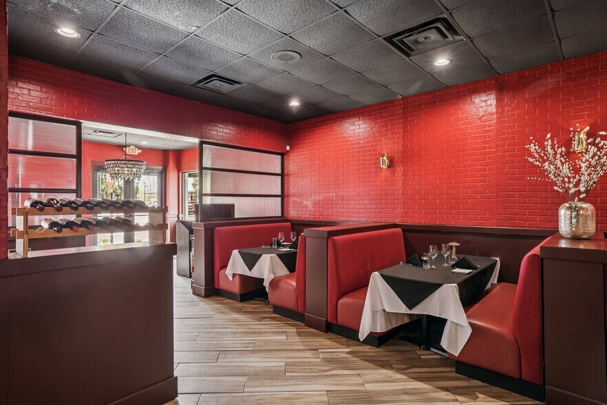 More Photos Of 801 W Montrose St, Clermont Restaurant For Sale