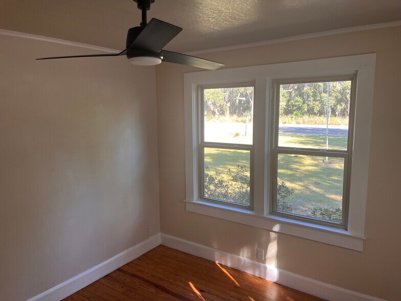 More Photos Of 230 S Center St, Pierson Apartments For Sale