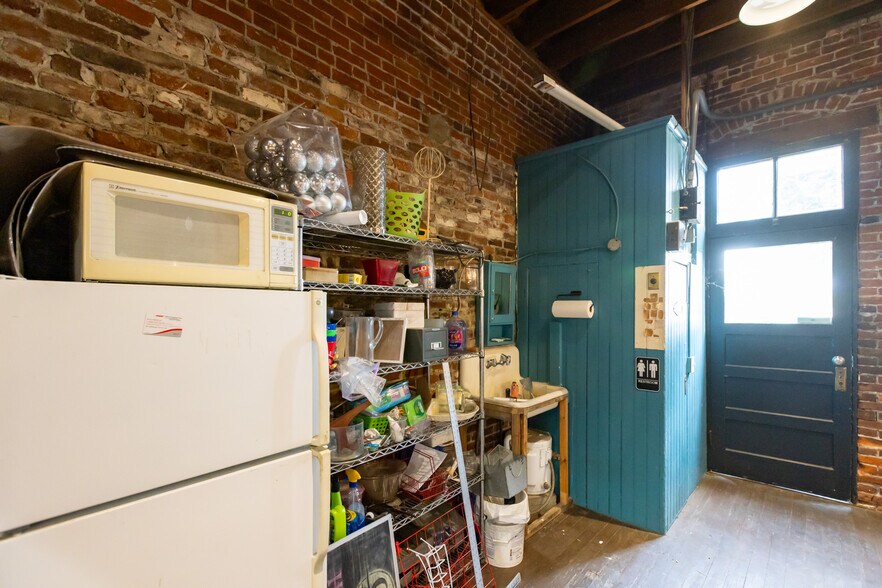 More Photos Of 315 E 2nd St, The Dalles General Retail For Sale