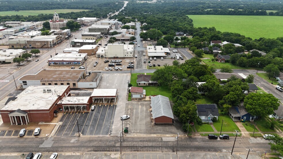 Primary Photo Of 113 N 10th St, Gatesville Freestanding For Sale