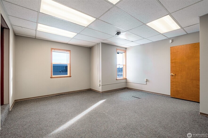 More Photos Of 119 J St SW, Quincy Office For Sale