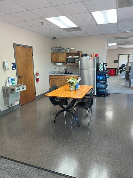 More Photos Of 3150 Stage Post Dr, Memphis Light Distribution For Lease