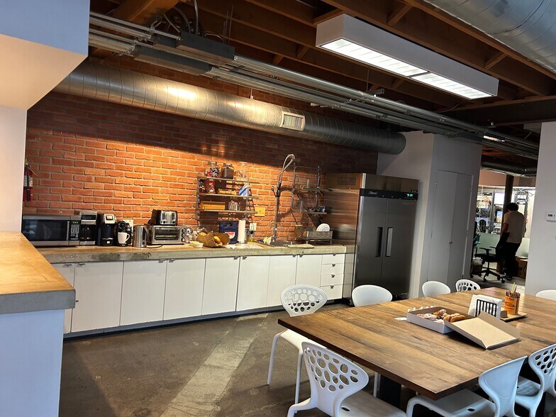 More Photos Of 2254 S Sepulveda Blvd, Los Angeles Loft Creative Space For Lease