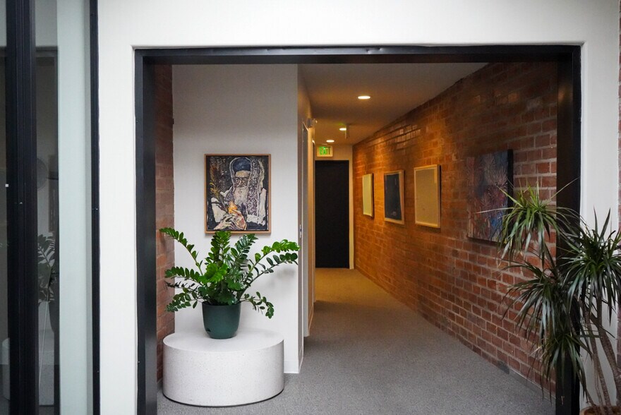 More Photos Of 446-448 S Canon Dr, Beverly Hills Office For Sale