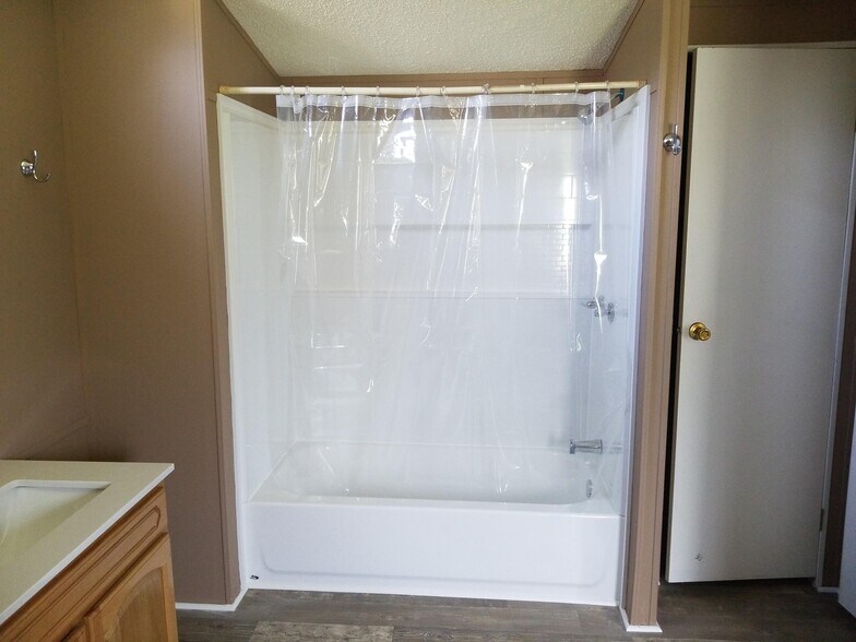 More Photos Of 1-16 Ez Ln, Manchester Manufactured Housing Mobile Home Park For Sale