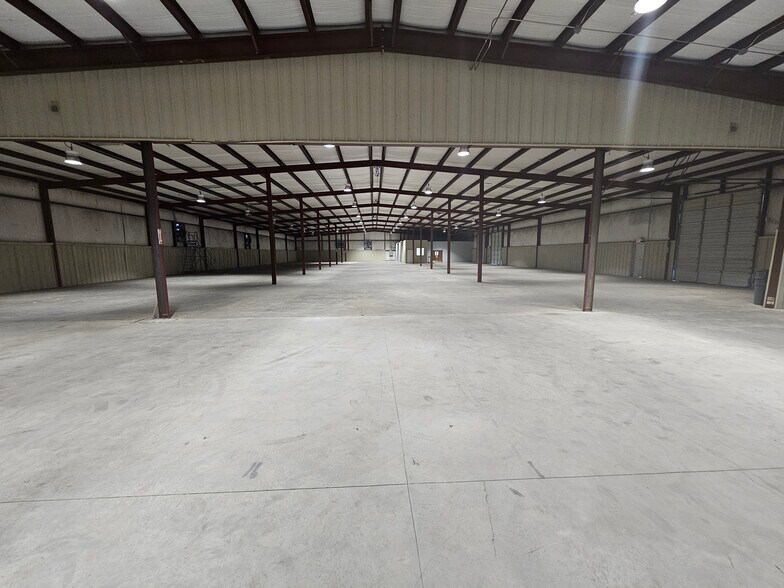 More Photos Of 2719 E Elms Rd, Killeen Warehouse For Lease