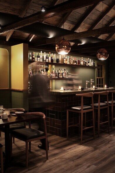 More Photos Of 205 Thames St, Bristol Restaurant For Lease