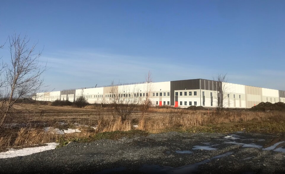 More Photos Of 2089 Calypso St, Limoges Distribution For Lease