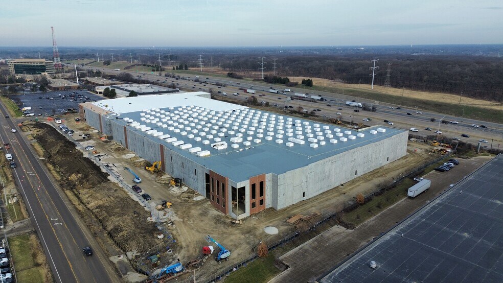 More Photos Of 2300 Warrenville Rd, Downers Grove Warehouse For Lease